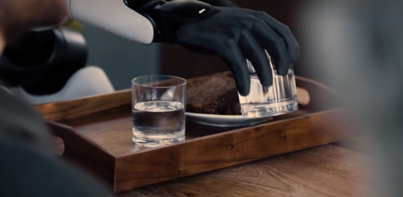 人形机器人手指关节拿杯子