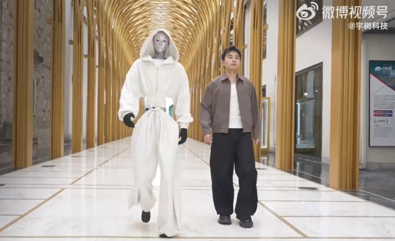 宇树人形机器人-模特