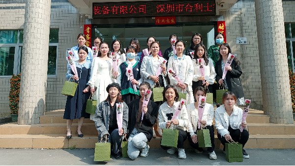 3月8日妇女节，愿大家颜若桃花，永远如十八岁美丽可爱。